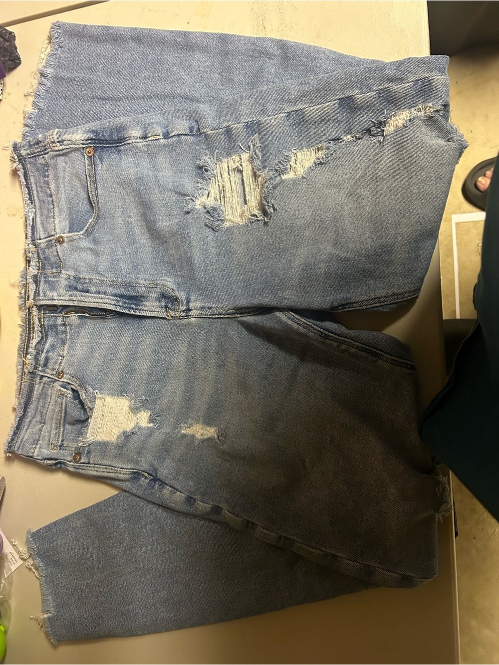 Women’s American Eagle Distressed Light Blue Denim Jeans